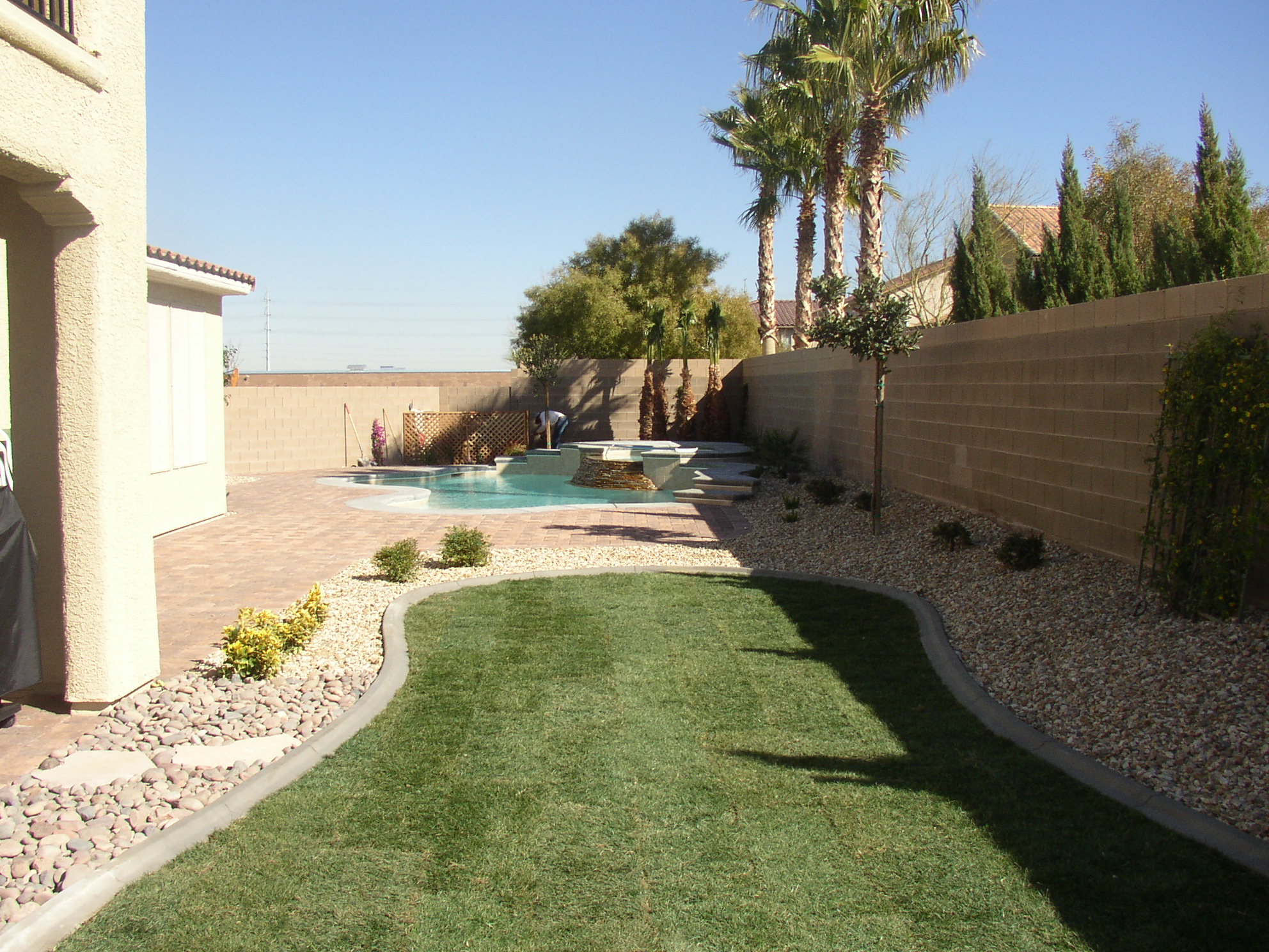 Heat-friendly shade structure